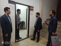 تبریک معاون و مدیر فرهنگی دانشگاه به مدیر گروه های دانشکده علوم پایه و اهدای هدیه